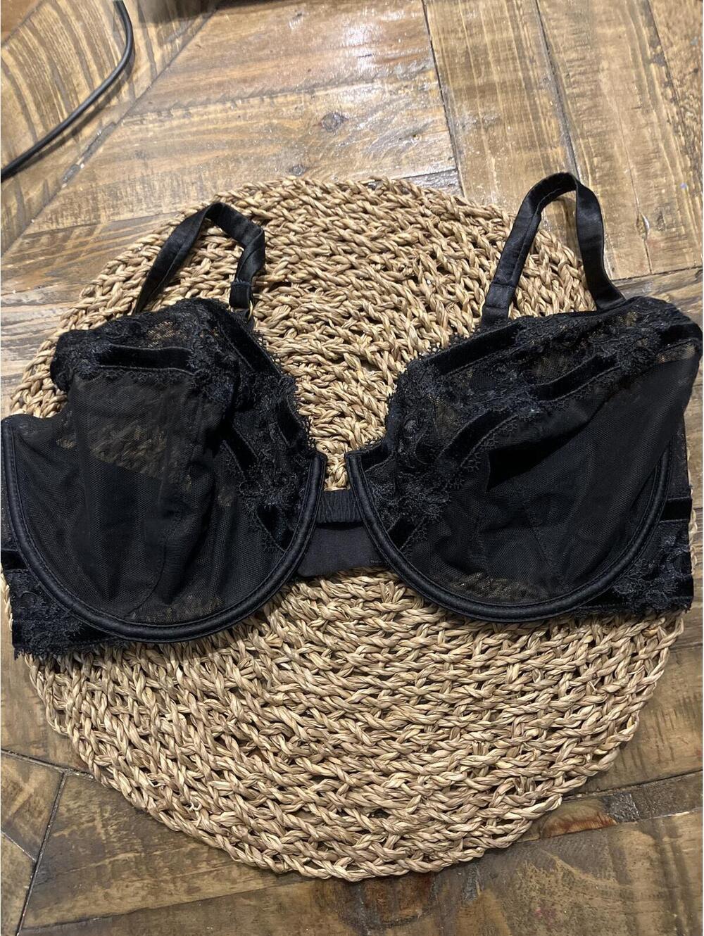 NWOT Victoria's Secret Black Lace Underwire Bra Size 36DD